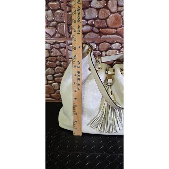Michael Kors pebble leather ivory hobo shoulder-bag purse 2 Tassels & metal badg - Picture 9 of 13